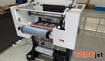 3-in-1-Inkjet-Farbweißlack-Hybrid-Rolle-zu-Rolle-UV-DTF-Drucker digitale Keramikfliesendruckmaschine zum Verkauf in China