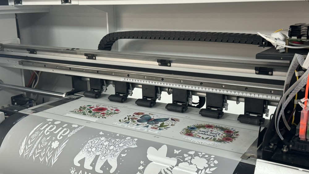 E30 DTF printer, equipped with high-quality EPSON F1080 print head, accurate reproduction design, factory production guarantee